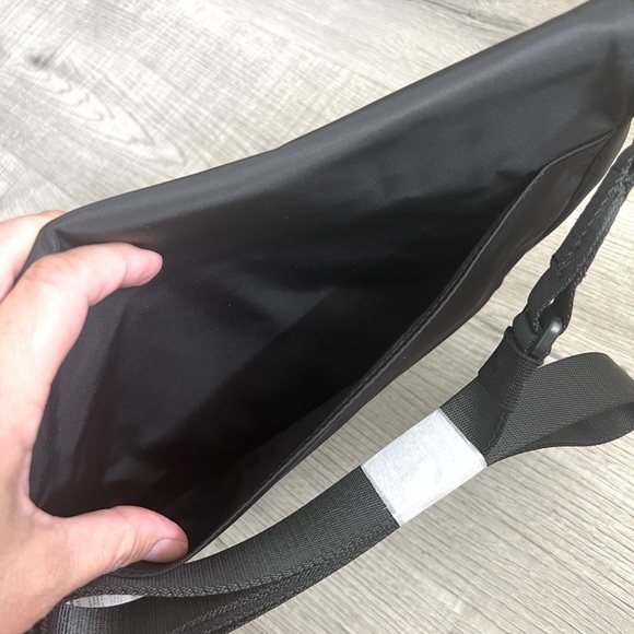 Lululemon - All Night Festival Bag 5L (The larger one) - Black/Gold - NEW! - Picture 7 of 9